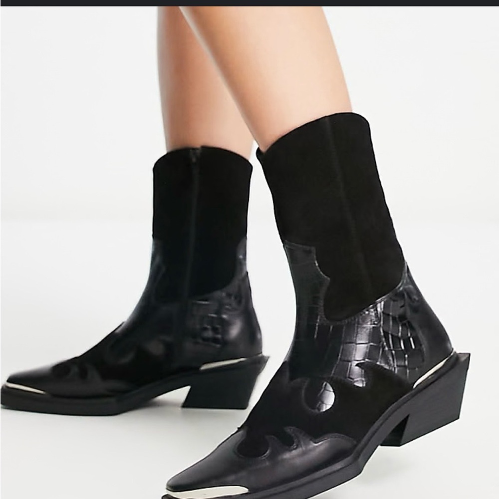 ASOS DESIGN Avika leather Western Black Ankle Boots
Size 5